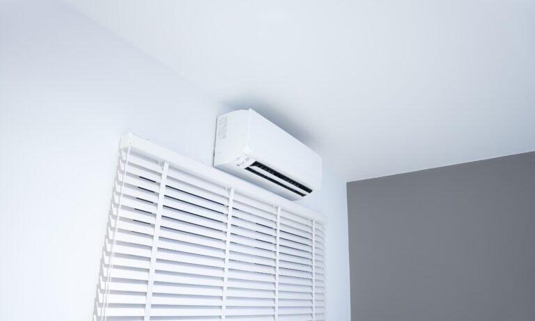 Indoor unit for air conditioning mounted high on a wall